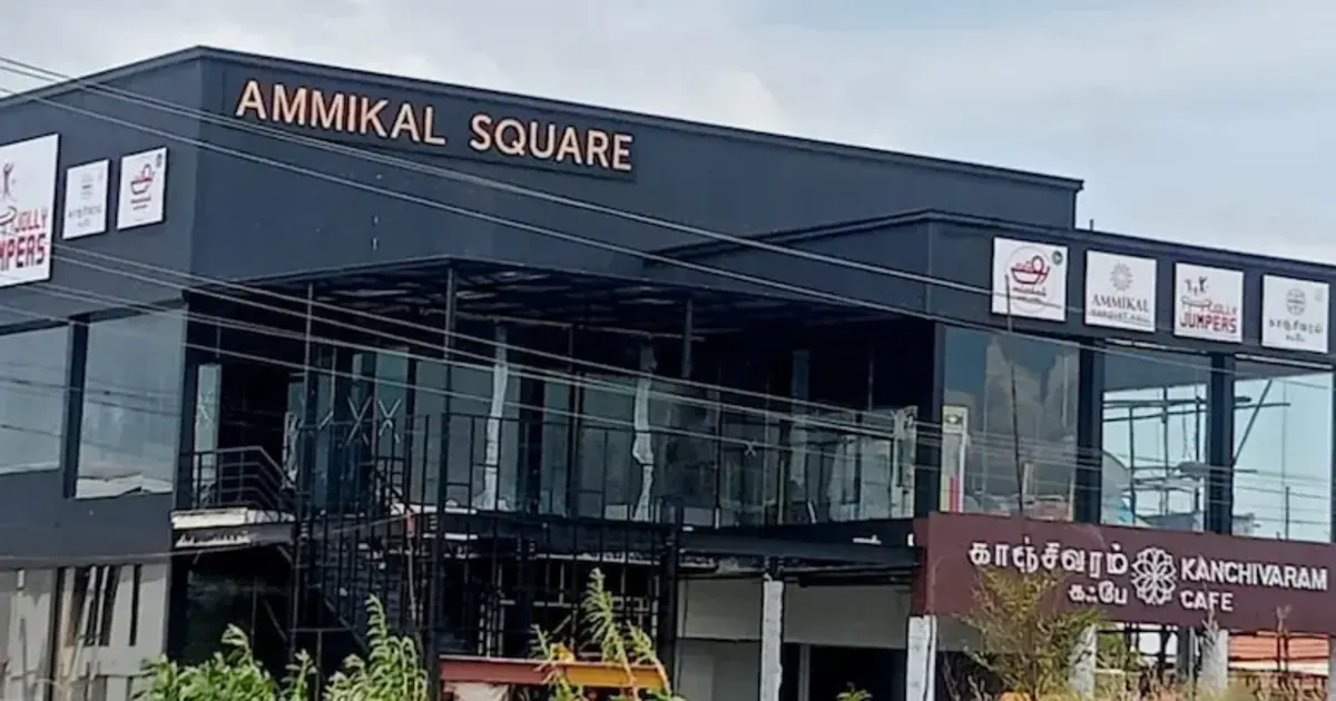 Food Courts & Nearby Restaurants